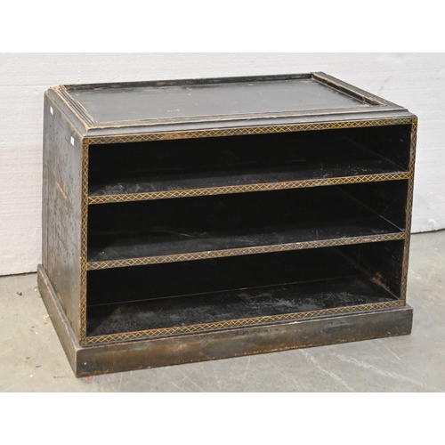 1305 - A Regency black painted mahogany bookcase, 65cm h; 93cm x 40cm