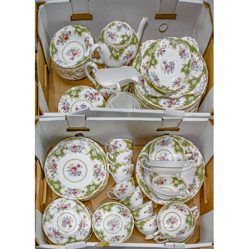 1423 - An extensive Tuscan bone china Windsor pattern dinner service