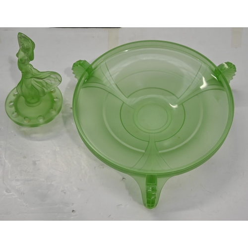 1432 - An art deco green glass three-footed bowl, with figural dancing lady centrepiece, 31cm diam... 