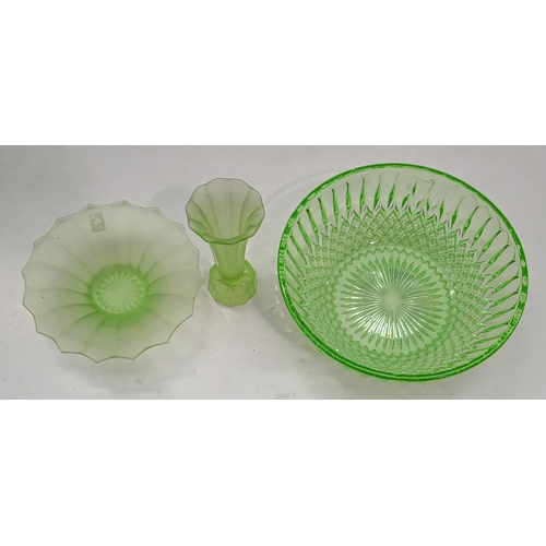 1433 - A green flashed and cut glass fruit bowl, 25cm diam and an art deco green glass vase and dish... 