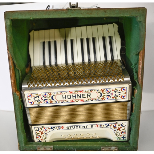 1461 - A Hohner Student II piano accordion, c1930s, in timber felt-lined case