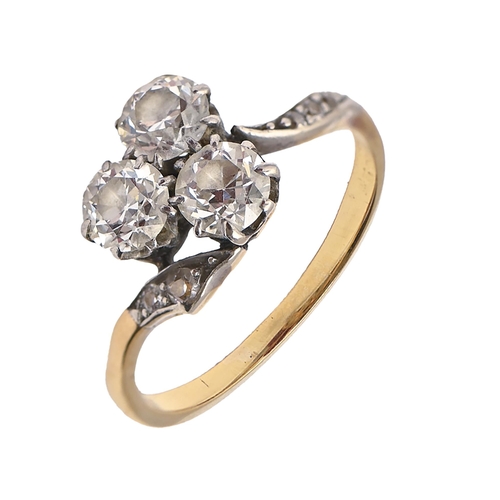 177 - A diamond ring with old-cut diamonds in gold, 2.6g, size K