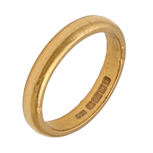 182 - A 22ct gold wedding ring, 6.1g, size M