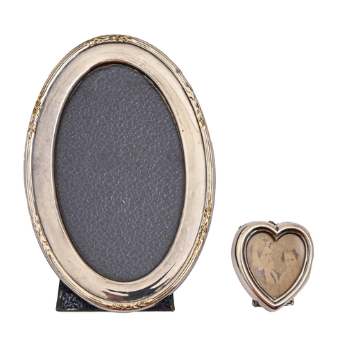 285 - A Victorian miniature silver heart-shaped photograph frame, wire strut, 37mm h, maker G W Birmingham... 