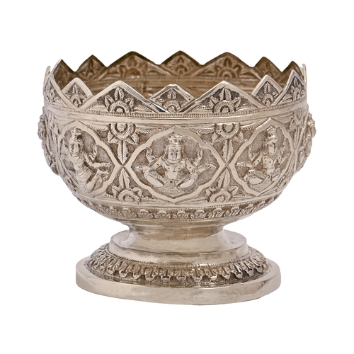 302 - An Indian silver repousse pedestal sugar bowl, late 19th c, 90mm h, 4oz 5dwt