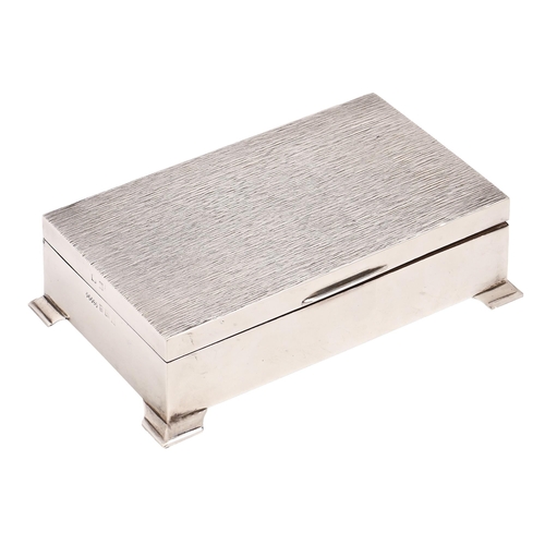 305 - An Elizabeth II silver cigarette box, the lid textured, cedar-lined, 16cm l, by Harman Bros, Birming... 