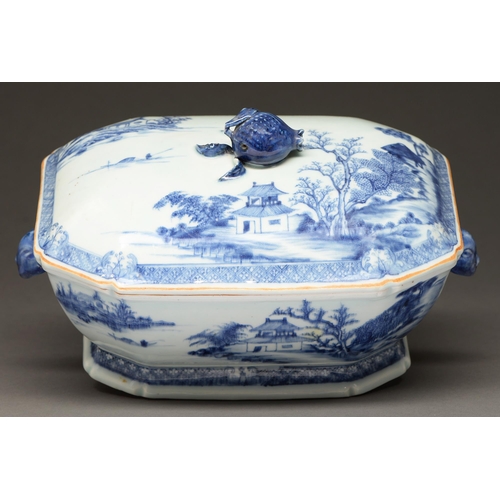 391 - A Chinese blue and white export porcelain soup tureen and cover, 18th c,  with head handles and... 