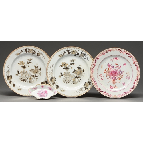 440 - A pair of Chinese export plates decorated en grisaille with auspicious objects and flowers and gilt,... 