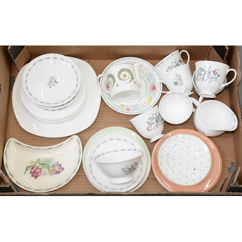 585 - Miscellaneous Susie Cooper teaware, c.1950, including a partial tea service in the pattern Bridal Bo... 