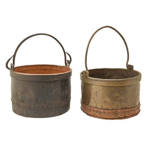 791 - A copper hanging cooking pot,  of cylindrical shape and another of brass and copper, both 19th c, wi... 