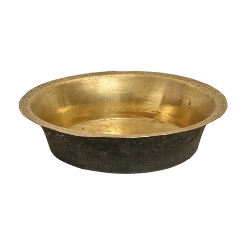 796 - An English sheet brass pan or bowl, 18ths/early 19th c,  49.5cm diam