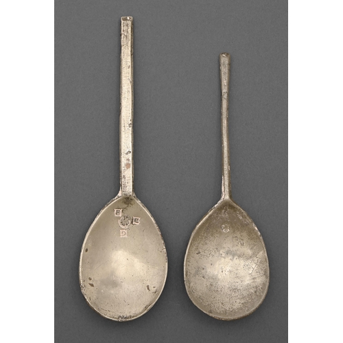 823 - Two pewter slip top spoons, early 17th c and later, maker's marks