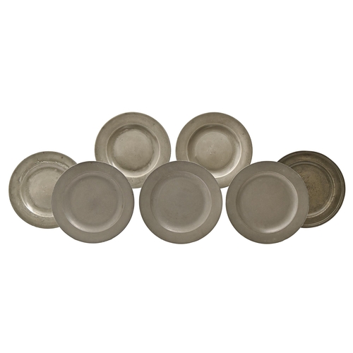 851 - Two sets of three English pewter plain rim plates, 18th/early  19th c,  24 and 24.5cm diam... 