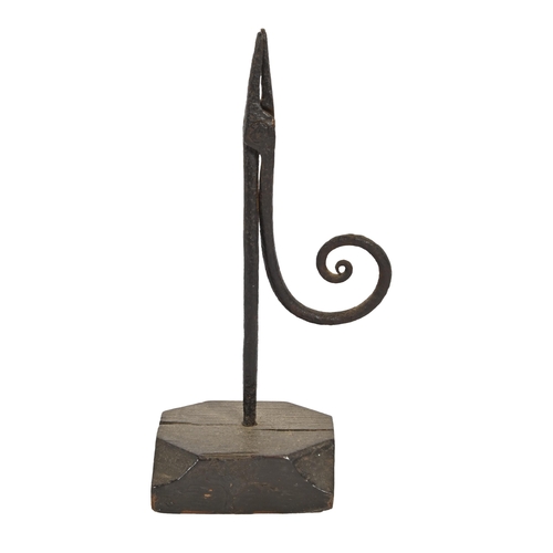 890 - A George III wrought iron rush nip with scrolled handle, on wood foot, 23.5cm h