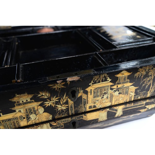 651 - A Chinese lacquer octagonal sewing box, early 20th c, with fitted interior and twin brass handles, 3... 