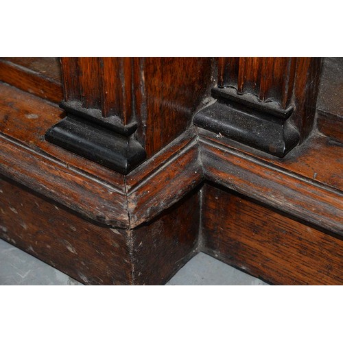 1176 - A Victorian breakfront oak bookcase, with ebonised mouldings, fitted with adjustable shelves, 121cm ... 