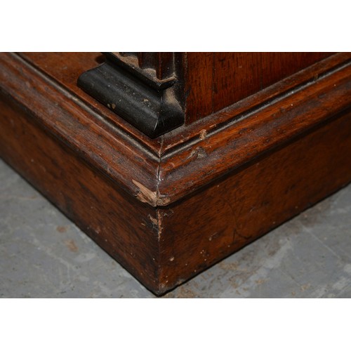 1176 - A Victorian breakfront oak bookcase, with ebonised mouldings, fitted with adjustable shelves, 121cm ... 