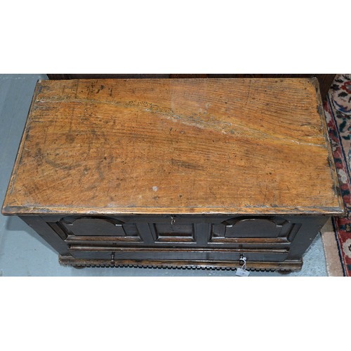 1194 - An oak coffr bach, late 18th/early 19th c, the front with break arched, raised and fielded panels ab... 