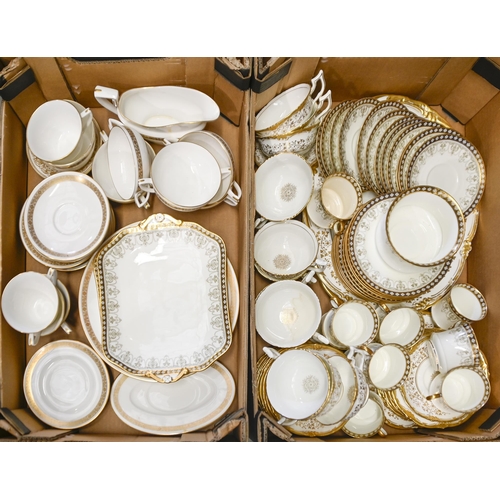 1009 - Miscellaneous ceramics, to include a Royal Worcester bone china Golden Anniversary part dinner servi... 