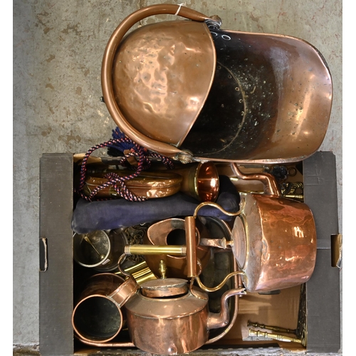 1016 - Miscellaneous Victorian copper and other metalware, comprising brass mounted copper bugle, coat scut... 