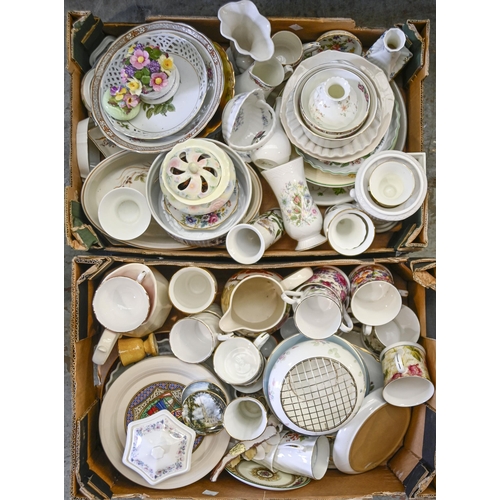 1017 - Miscellaneous ceramics, including Wedgwood, Aynsley and other trinket ware, etc