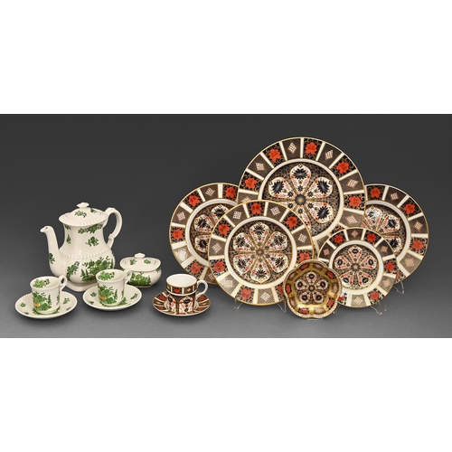 123 - A Royal Crown Derby Imari pattern trio, a pin tray and four plates, late 20th century, 26.6cm diam a... 