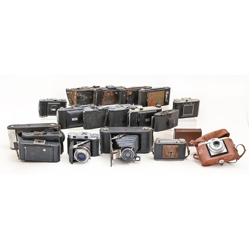 533 - Miscellaneous folding cameras, to include Voigtlander, Baldax, Ensign, Adox, Balda and Agfa, in vari... 