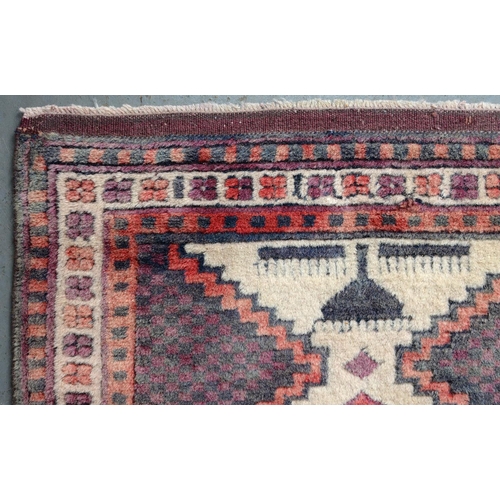 814 - A Turkish bargama narrow runner, 285cm x 64cm