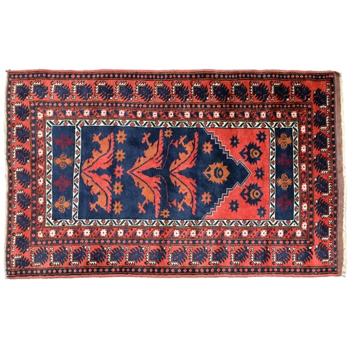 817 - A Turkish Manastir prayer rug, mid 20th c, 154cm x 98cm