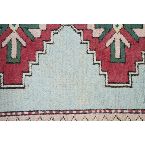 826 - A Turkish bergama rug, 163 x 107cm