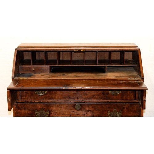 960 - A George III oak bureau, on bracket feet, 89cm h; 94 x 53cm