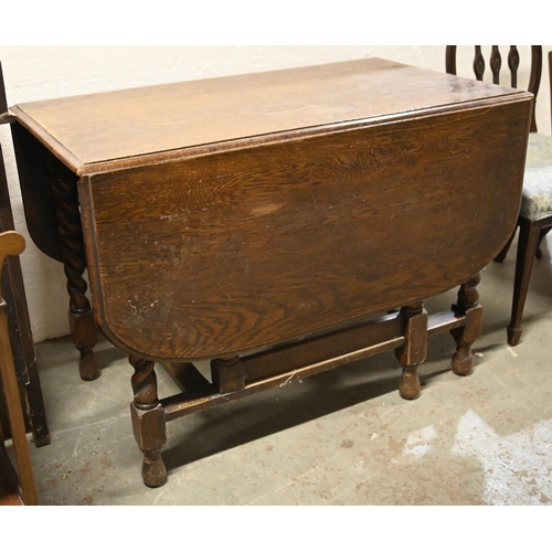 973 - A Victorian oak gateleg table, on spiral turned legs, 76cm x 107cm