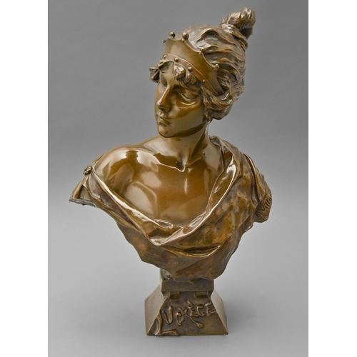 637 - A French Art Nouveau bronze bust of Lucrece, cast from a model by Emmanuel Villanis, early 20th c, r... 