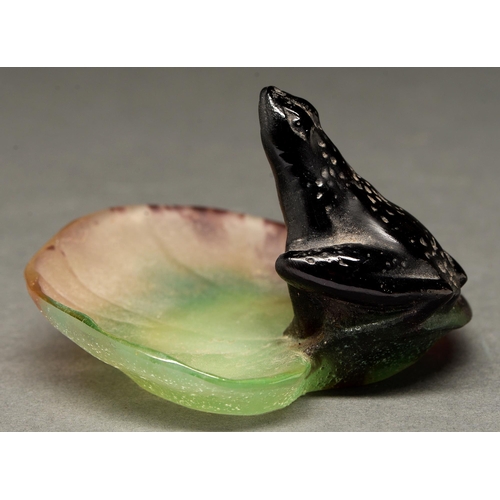 717 - A Daum pate de verre frog on a lily pad ashtray, 87mm l, engraved Daum France