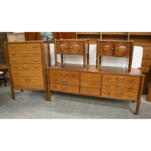 1017 - A walnut or similar bedroom suite, 1970s, brass handles, dressing table 48 x 177cm