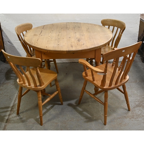 1019 - A round waxed pine kitchen table,  78cm h, 118cm diam and four ash kitchen chairs (5)... 