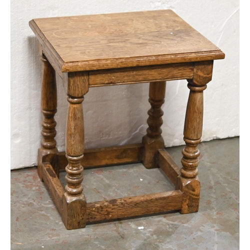 1020 - An oak joint stool,  20th c,  40cm h, 35cm l