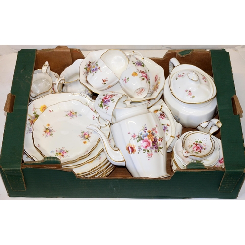 1068 - A Royal Crown Derby Posies pattern dinner service