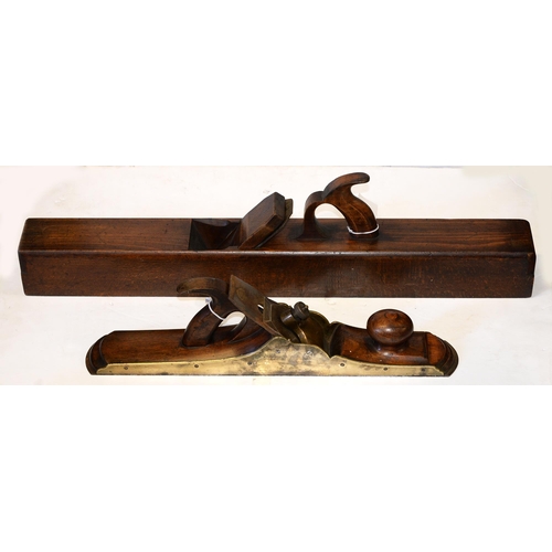 1075 - A collection of Victorian and later bench,  jointer, smoothing, moulding and  other planes, includin... 