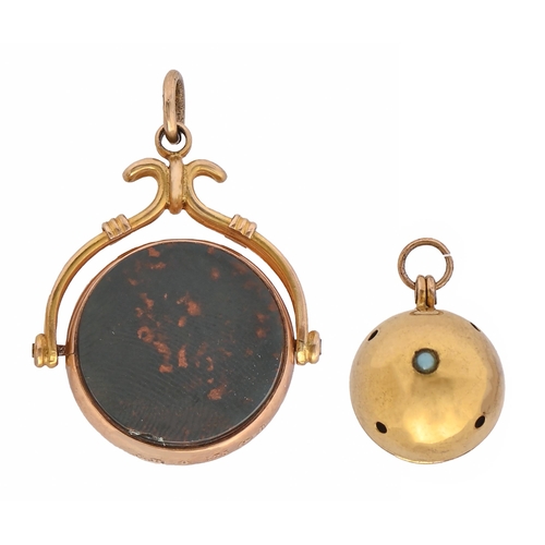 168 - A Victorian bloodstone, cornelian and 9ct gold swivel fob seal, 34cm h, Birmingham 1900 and a gold a... 