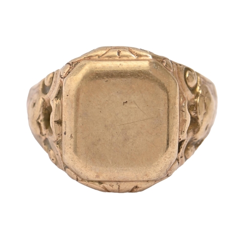 19 - A 9ct gold signet ring, Birmingham 1964, 12.7g, size Q