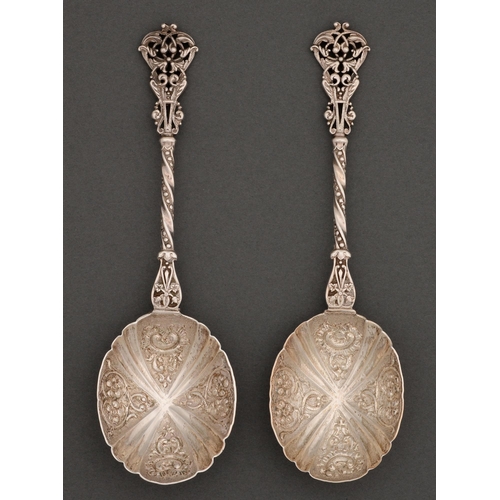 303 - A pair of Edwardian pierced silver serving spoons, by Wakely & Wheeler, London 1901, 3oz 18dwt... 