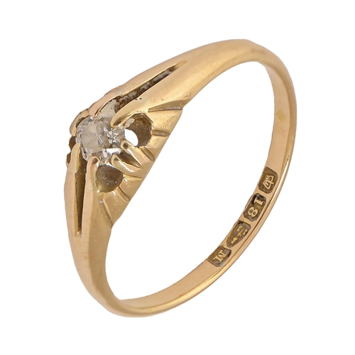 32 - A Victorian diamond ring, in 18ct gold, Chester 1895, 2.7g, size M