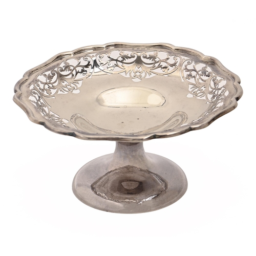 332 - A George V pierced silver fruit stand, Birmingham 1911, 20cm diam, 8oz 10dwt