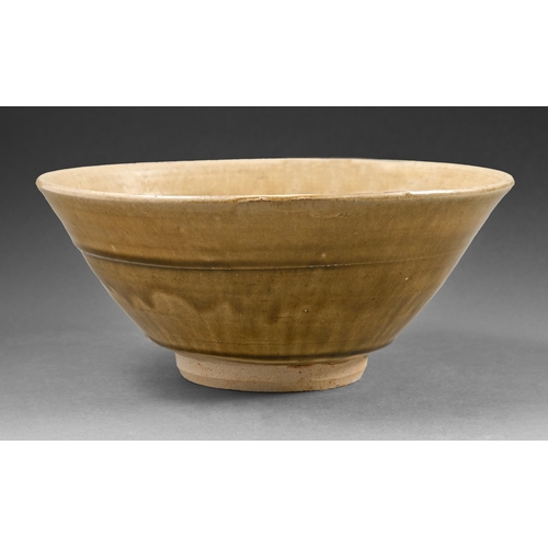 419 - Studio pottery. Richard Batterham (1936-2021), bowl, ash-glaze stoneware, 28cm diam, unsignedProvena... 