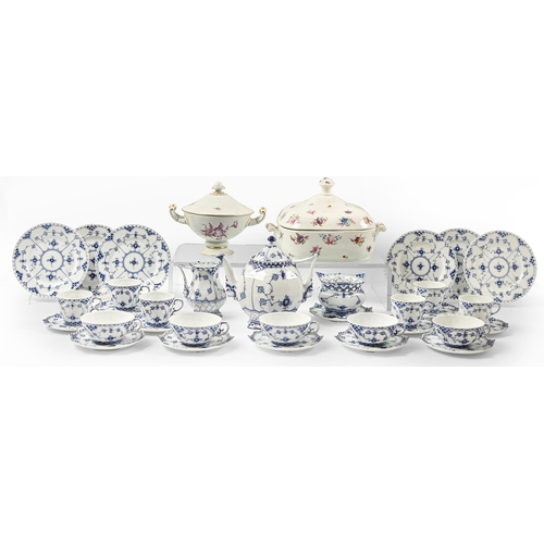 522 - A Royal Copenhagen fluted blue and white Musselmalet pattern tea service, 1955-c.1960, teapot and co... 