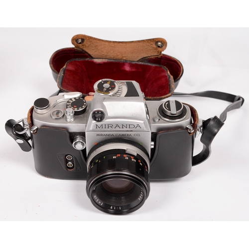 663 - A group of SLR rangefinder cameras, to include Yashica FX-D Quartz, Miranda and ERC, Mamiya EE, Koda... 