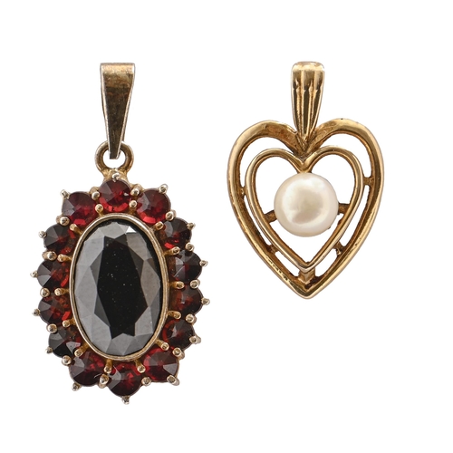 67 - A garnet pendant and cultured pearl pendant of heart shape, both in 9ct gold, 19 and 20mm, 4.6g (2)... 