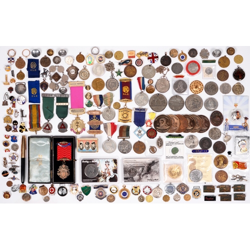 699 - Miscellaneous commemorative coins and medals, enamel badges, sporting medals, Friendly Society jewel... 