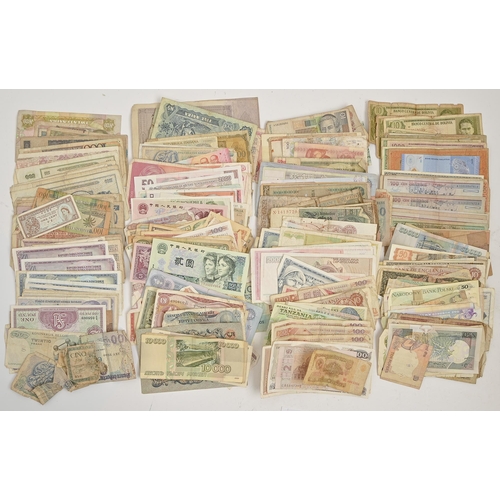 702 - Paper money. Bank of England five pound note, Beale framed and a quantity of world wide bank notes... 